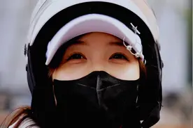 北京街头采访：家庭主妇月薪三万，网友：好清澈的眼神视频封面