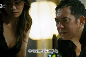 浴室甜蜜瞬间，情侣温馨相拥，爱意满满！视频封面