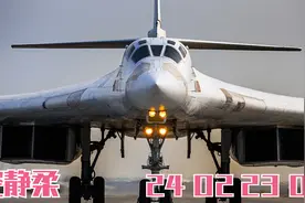 牛X！普京亲自试飞战略轰炸机视频封面
