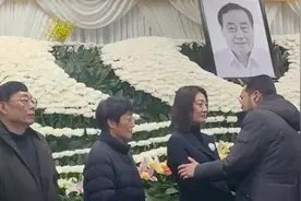 宗馥莉哽咽追忆父亲宗庆后：他的人生很简单 造福员工回报国家视频封面