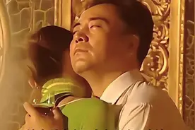 男人为了娶市长女儿竟抛弃妻女导致妻子疯了20年后女儿为母亲报仇视频封面