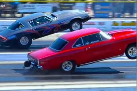 为什么说赛车起步翘头行驶，只有在铺胶赛道上才能实现呢？视频封面