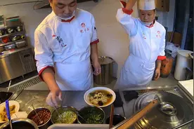 邯郸小伙自创把子面，从和面到煮熟分为7步，全程纯手工制作