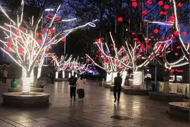 云南曲靖麒麟花园，曾经休闲娱乐热闹非凡的地方，如今异常的安静视频封面