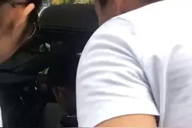 一群人都搞不定这台车，动力太大松手刹直接飞出去，66666视频封面