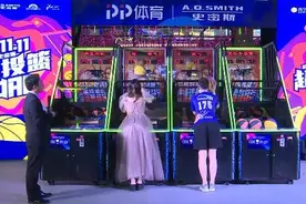 女主持人PK选手视频封面