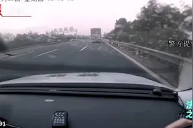 【交警神判断！高音喇叭喊醒疲劳驾驶的司机[中国赞][中国赞]视频封面
