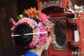 探访泉州蟳埔渔村，偶遇婚礼，活捉当地美女。假扮蟳埔女自恋不已