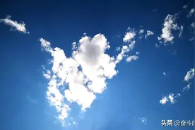 抬头仰望天空，心情更美丽图片
