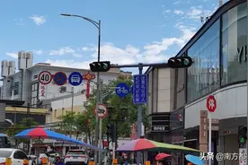 深圳城中村晚上很多乐子特别是老街房租便宜是打工者的理想租住地图片