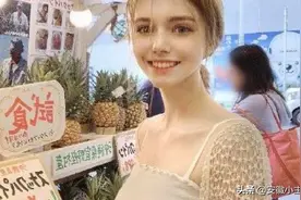老天爷太偏心！把颜值、身材都给了她，3D胸、天鹅颈让人羡慕

图片