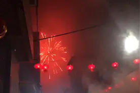 大年三十12点准时开始放烟花爆竹，你们老家能不能这样放了视频封面