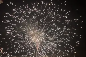 春节买烟花就选它，安全又漂亮，一个能放3分钟，超值视频封面