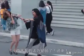 处女鬼附身女孩躲避法师，谁知道挨着男主就不能再附身了视频封面