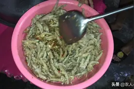 酸辣鸡爪，小玲教你们腌制好，孩子们想吃了视频封面