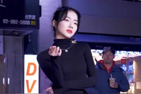 韩国18岁妙龄少女街头跳舞 散发着青春的气息 简单时尚的穿搭视频封面