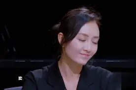 撒贝宁模仿易中天，何炅秒接梗，鬼鬼一旁笑出“鹅”叫视频封面
