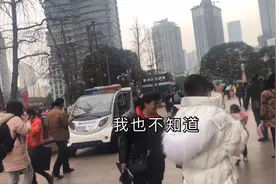 观音桥，重庆最繁华的地段最繁华的商业街，到底有多繁华视频封面
