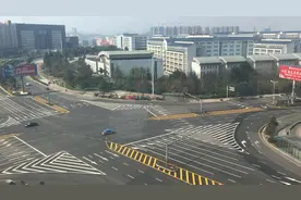 看看这个十字路口信号灯🚥没电了后会怎么样？视频封面