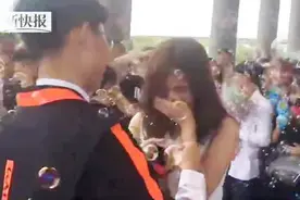 前方高甜！广美毕业生大胆求婚 结束四年异地恋视频封面