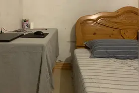 小伙子在家里发现一块布，拿来制作桌布，瞬间感觉桌子高大上了视频封面