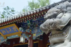 【只争朝夕，不负韶华！#北大人对祖国的告白#[心]】“未名湖是个海洋，你永远在我的波心”。一代代北大人，只争朝夕，不负韶华视频封面