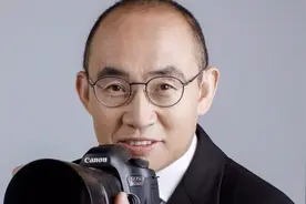 SOHO中国创始人潘石屹聊摄影和做企业有什么不同？视频封面