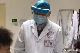 额头长“牛角”一样的囊肿，还很多痤疮？疫情时期只能这样处理视频封面