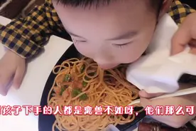 黑龙江4岁女孩被虐很心疼，天使般孩子该细心呵护的，怎么忍心呀视频封面