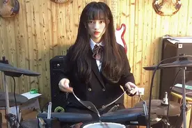 萌妹子架子鼓翻奏拔剑神曲remix核爆神曲！鼠我最红