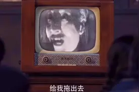 邻居们老是来家里蹭电视把家里搞得像垃圾场，看两个小孩想的办法视频封面