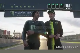 F1赛车手骑摩托车会怎样？看F1冠军汉密尔顿秀操作，完美压弯，酷视频封面