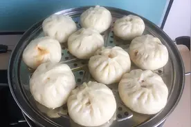 土豆馅儿的包子来了！详细步骤请参考。视频封面