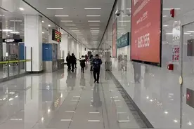 从长沙的地铁站可以买票直达张家界！！！全程3小时零换乘！！！视频封面