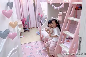 妹妹天天粘着姐姐，喜欢和姐姐玩，睡觉也去找姐姐，还把我关门外视频封面