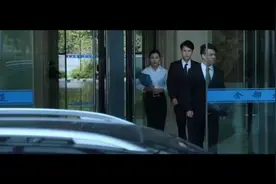 总裁身边的女秘书竟然放过特种兵，为了救他跟十几个杀手火拼。视频封面