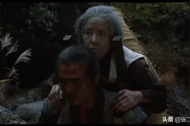 老人70岁以后就被儿子背着上山，没吃没喝等死。视频封面