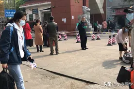 四月7号湖南高三开学了，现在防护措施还是很严格的家长都不让进视频封面