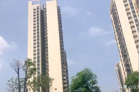 去灵山办证搬新楼啦，问了几个过路人才找到办健康证综合楼视频封面