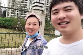 婷姐后悔当初没有嫁给独生子，打工小伙：要不是俩娃估计早就跑了视频封面