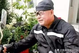 70岁摩旅老人张兴才摩托车坏了，狗丢了，祈祷平安，一路顺风。图片