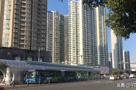 连云港墟沟闹市区人流如织，非常繁华视频封面