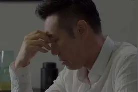 女儿放学不回家，和男同学一起跳舞被父亲撞见，哎！头疼！视频封面