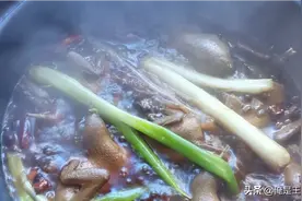 闭关在家买不来烧鸡自己做着吃图片