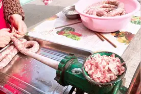来看看咱湖北家家户户过年必备特产香肠是怎么制作出来的视频封面