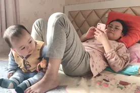 宝宝8个月了，为啥宝宝先叫爸爸，后叫妈妈？视频封面