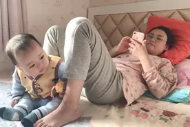 宝宝8个月了，为啥宝宝先叫爸爸，后叫妈妈？视频封面