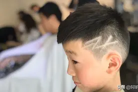 小男孩发型之雕刻剪，剪完成这条街最靓的仔图片