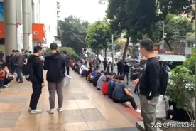 我来说说华强北卖手机这些一线工作者一天到底还能赚多少视频封面