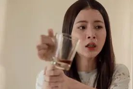 泰剧：小水得知自己秘密被曝光，这段太让人心疼了，演技爆棚啊。视频封面